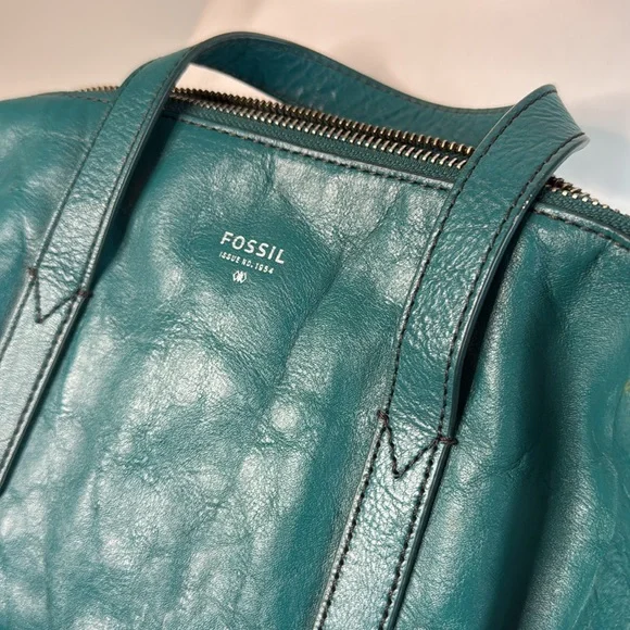 Fossil Leather CROSSBODY Like New - Picture 3 of 8